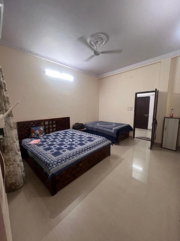 a bedroom with two beds and a ceiling at Cozy Retreat In the heart of Jabalpur in Jabalpur