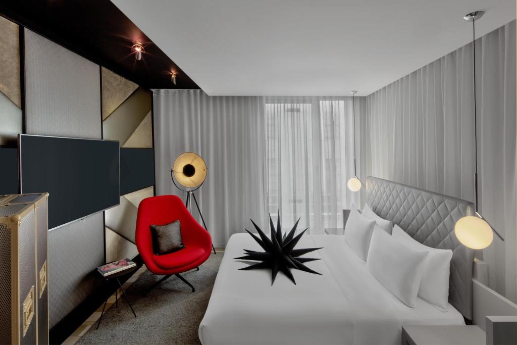 W London - Wonderful Room, Low Floor, Guest Room, 1 King