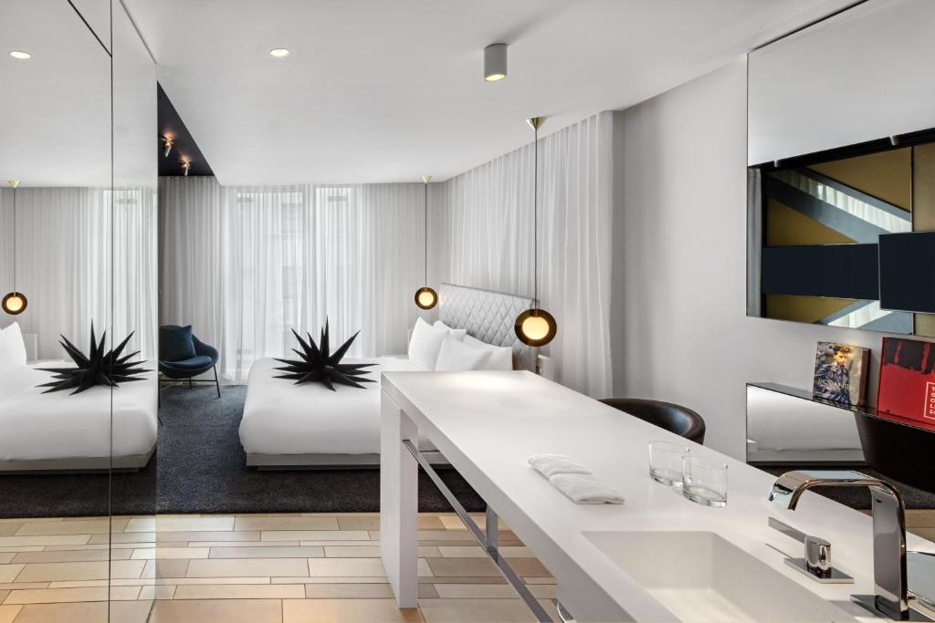 
Spectacular Room, Guest room, 1 King, City view
