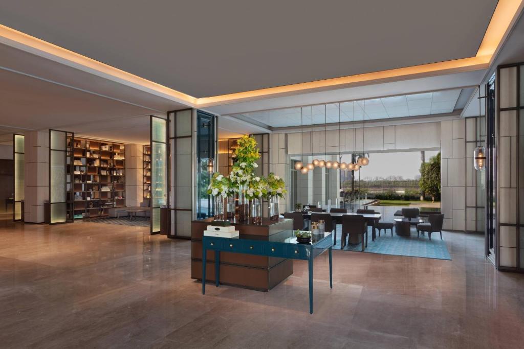 Posezení v ubytování Surat Marriott Hotel