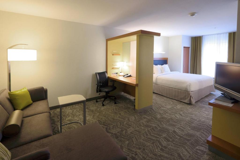 Postel nebo postele na pokoji v ubytování SpringHill Suites by Marriott Albany Latham-Colonie