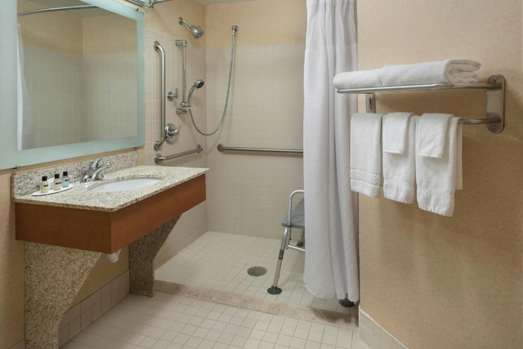 Koupelna v ubytování SpringHill Suites by Marriott Albany Latham-Colonie