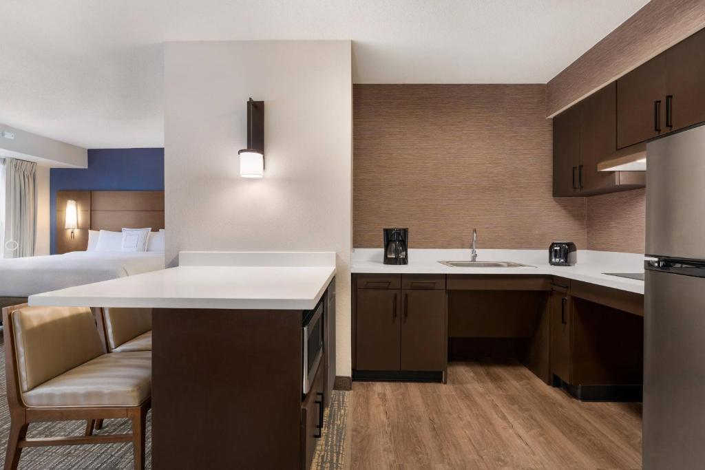 Kuchyň nebo kuchyňský kout v ubytování Residence Inn Deptford