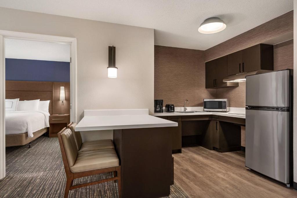 Kuchyň nebo kuchyňský kout v ubytování Residence Inn Deptford