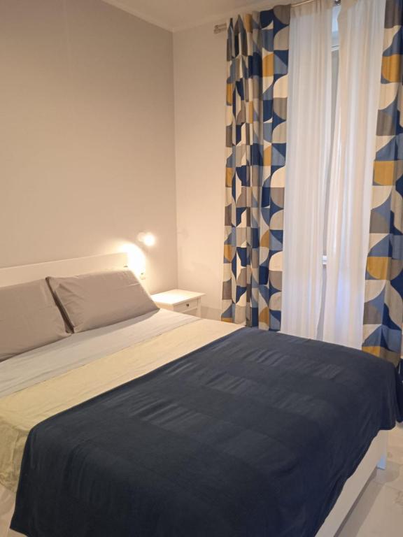 Łóżko lub łóżka w pokoju w obiekcie Cuttigghiu Holiday Apartment