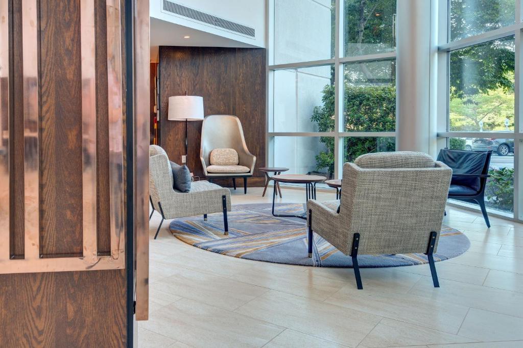 Posezení v ubytování Sheraton Eatontown Hotel