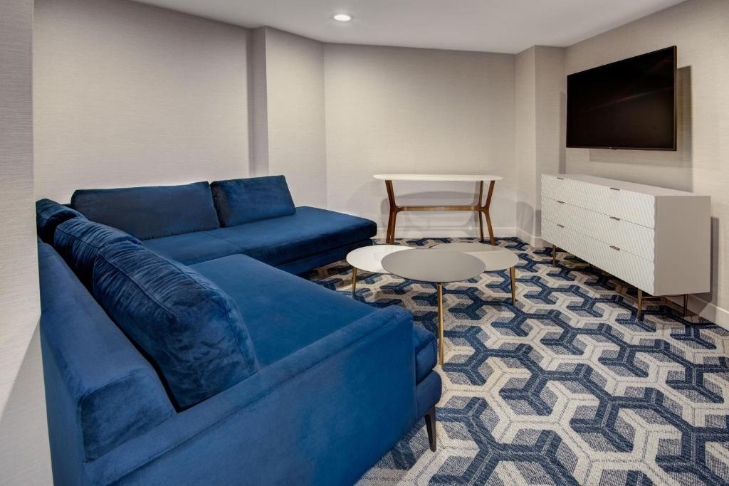 Posezení v ubytování Sheraton Eatontown Hotel
