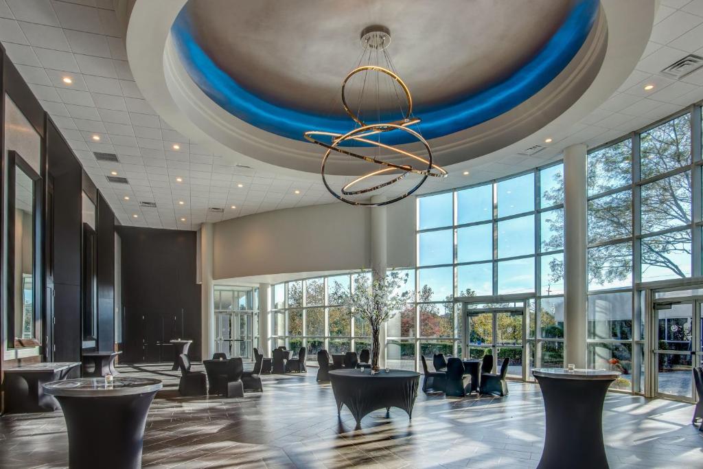 Restaurace v ubytování Sheraton Eatontown Hotel