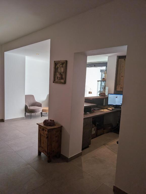 Televízia a/alebo spoločenská miestnosť v ubytovaní Sport Hotel Wildgall