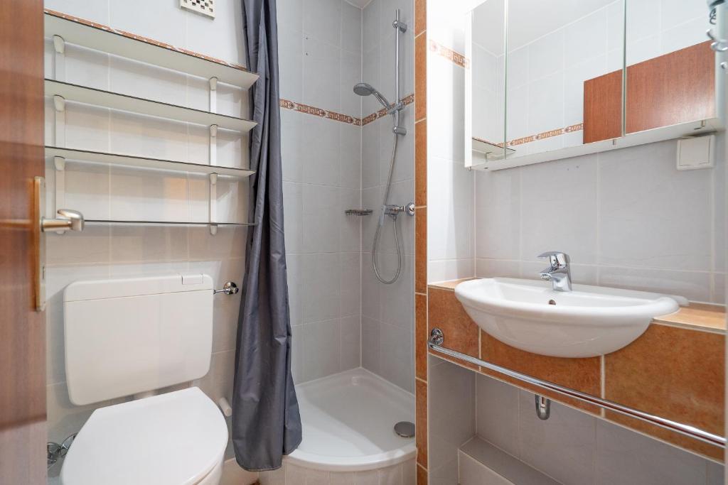 Koupelna v ubytování Das Solaris 1 Beach Apartment mit Balkon, hundefreundlich und modern