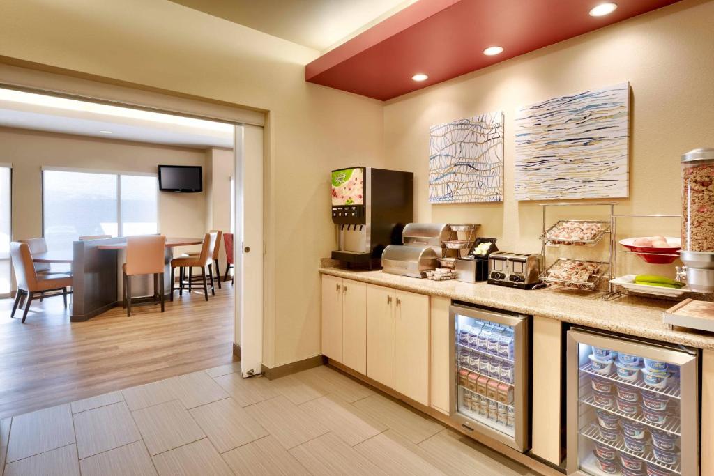 Kuchyň nebo kuchyňský kout v ubytování TownePlace by Marriott Suites Elko