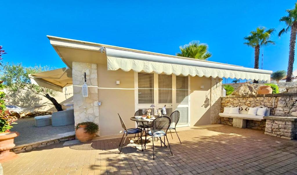 A balcony or terrace at Dependance Villa delle Ulie