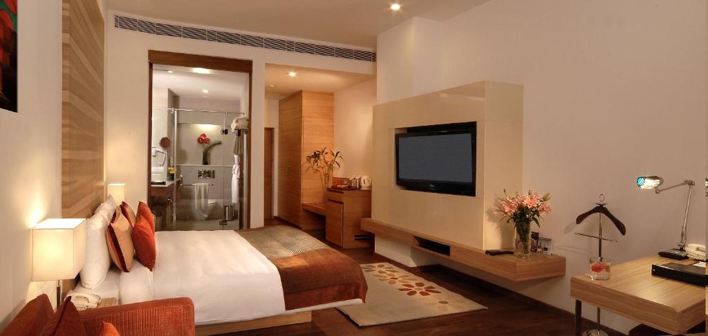 TV a/nebo společenská místnost v ubytování Fortune Select Global, Gurugram - Member ITC Hotels' Group