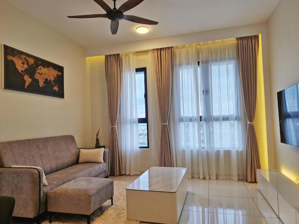 TV a/nebo společenská místnost v ubytování Luxury Accommodation Trio Bukit Tinggi