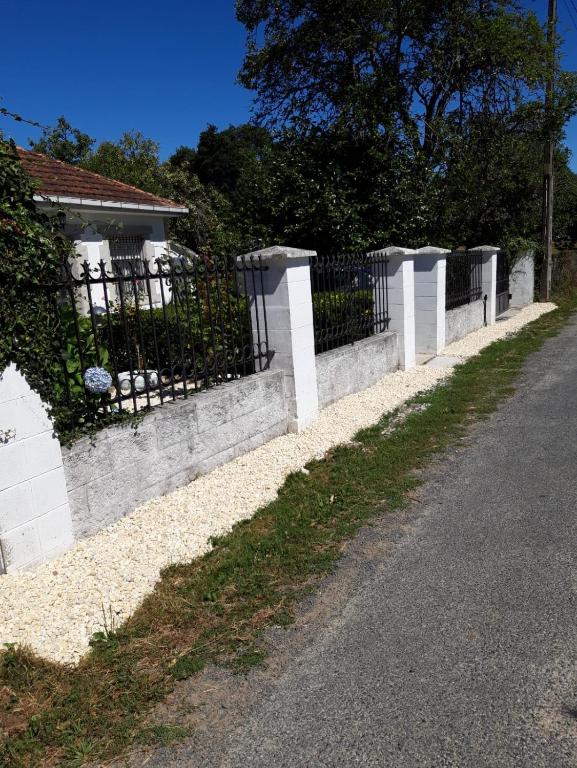 a fence next to a road next to a street at Vila Montecelos in Antas de Ulla