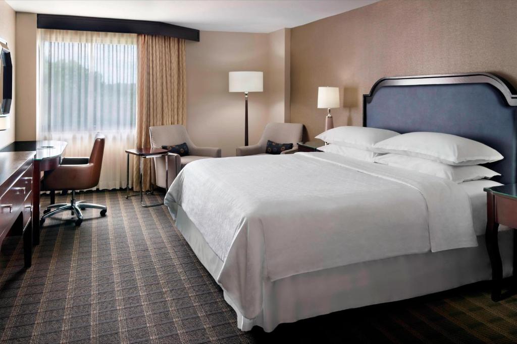 Sheraton Charlotte Airport - Salle Traditionnelle Du Roi - Audience Accessible