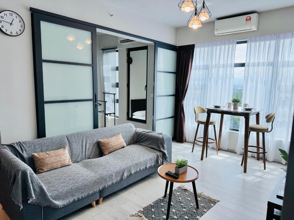 Posezení v ubytování Upper Floor City View with Jesselton Quay near Suria Sabah & Jesselton point