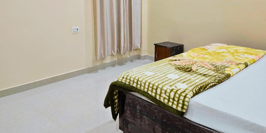 Ένα ή περισσότερα κρεβάτια σε δωμάτιο στο Hotel Siddhi Palace, Ayodhya Near Ram Mandir