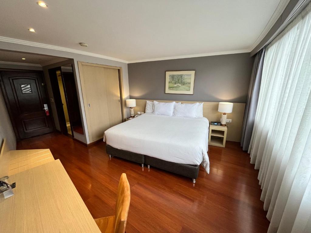 Postel nebo postele na pokoji v ubytování Cosmos 100 Hotel & Centro de Convenciones - Hoteles Cosmos