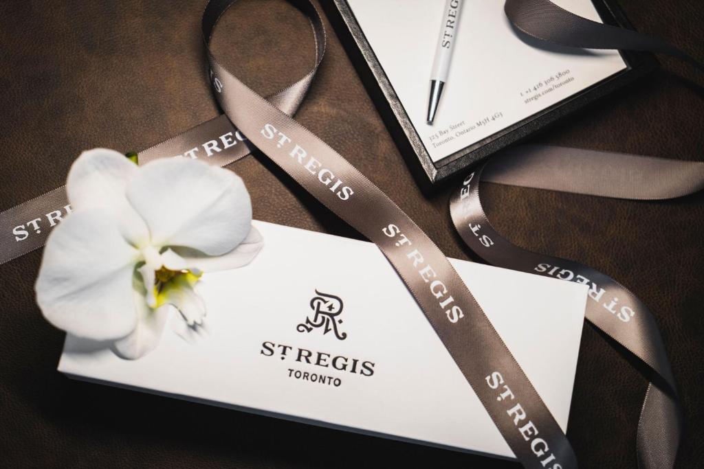 Certifikát, hodnocení, plakát nebo jiný dokument vystavený v ubytování The St. Regis Toronto
