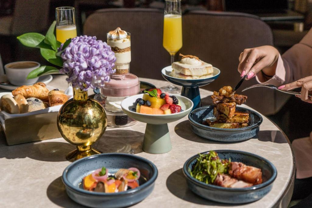 The St. Regis Toronto - Resim 38