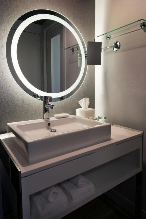 Le Méridien Chicago - Oakbrook Center - Deluxe Zimmer Mit Kingsize-Bett