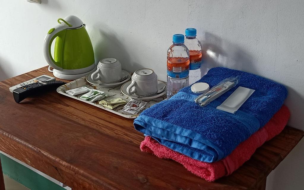 Příslušenství pro přípravu čaje a kávy v ubytování Tanah merah guest house