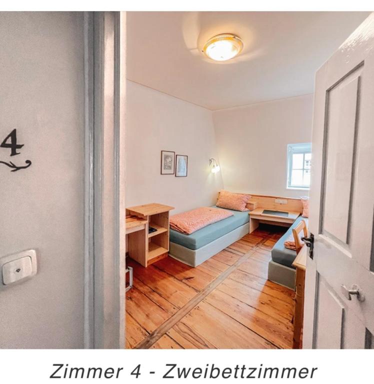 Postel nebo postele na pokoji v ubytování Hotel Weinstube am Markt
