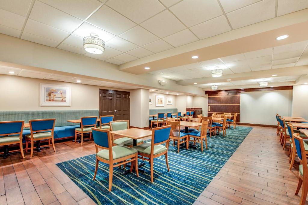 Country Inn & Suites by Radisson, Virginia Beach Oceanfront photo