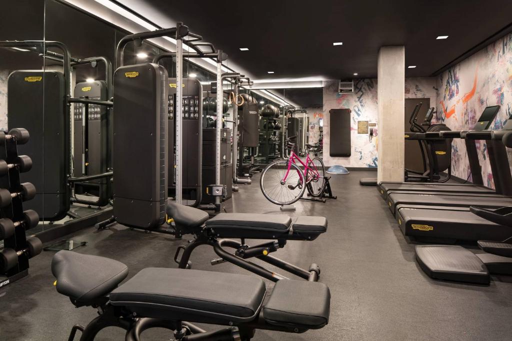 Fitness centrum a/nebo fitness zařízení v ubytování Moxy Austin - University