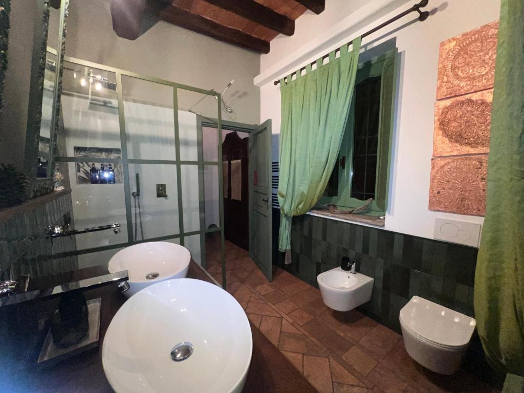 Koupelna v ubytování B&B Villa la Canonica con piscina privata a Padernello