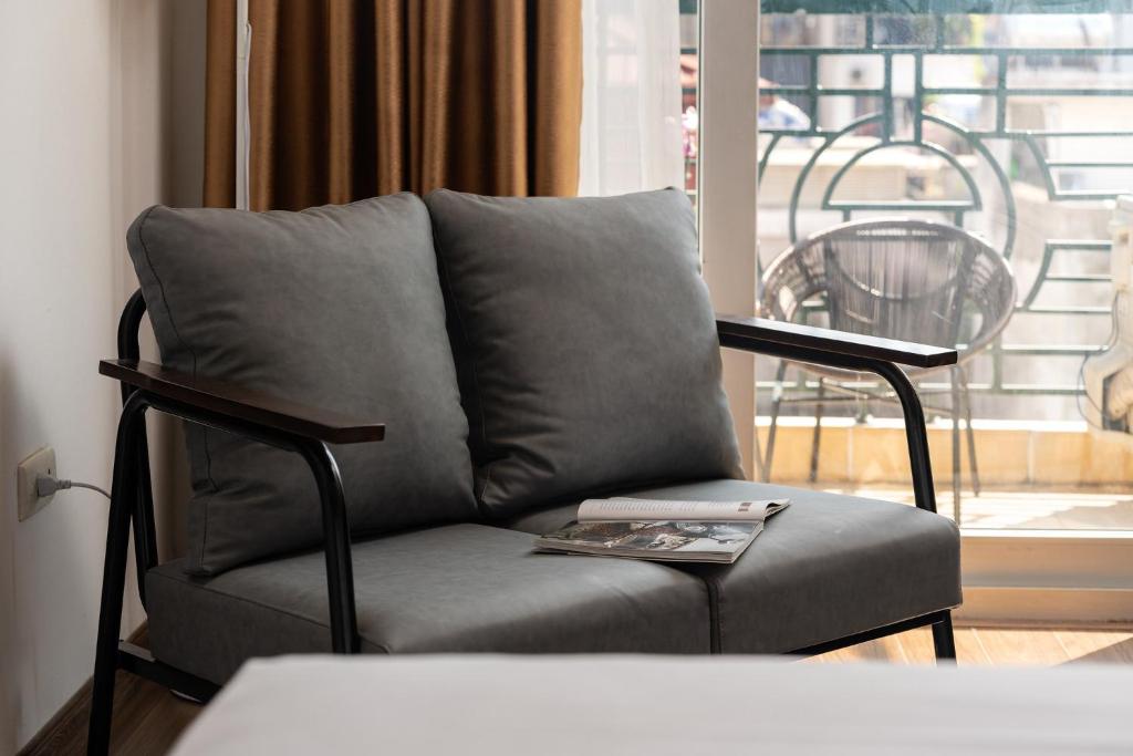 Astoria Hotel - St Joseph Cathedral Hanoi - 10