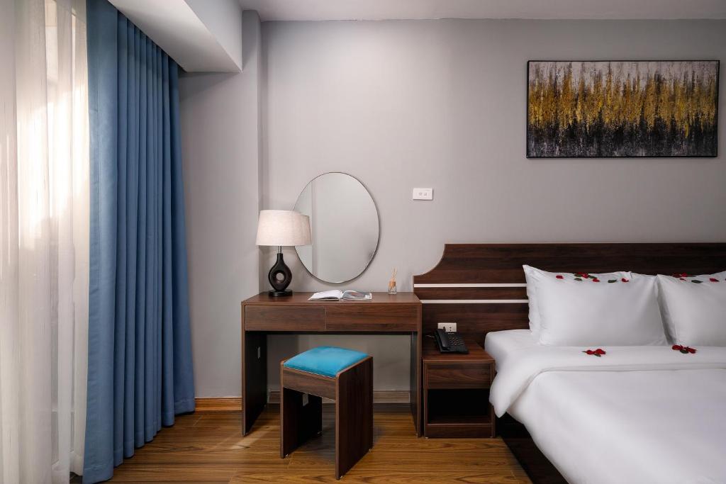 Astoria Hotel - St Joseph Cathedral Hanoi - 16