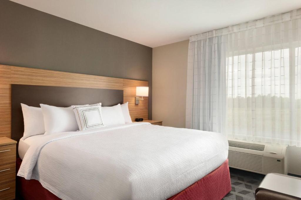 TownePlace Suites by Marriott Milwaukee Grafton - King Studio Met Slaapbank