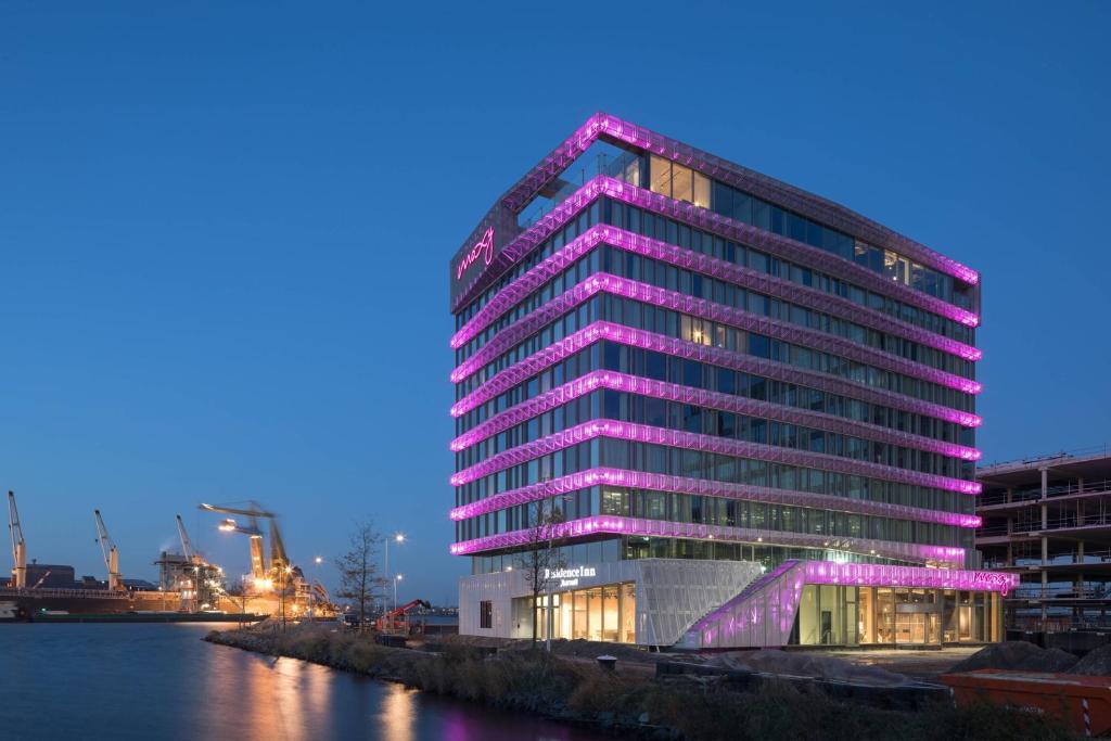 Moxy Amsterdam Houthavens - Resim 5