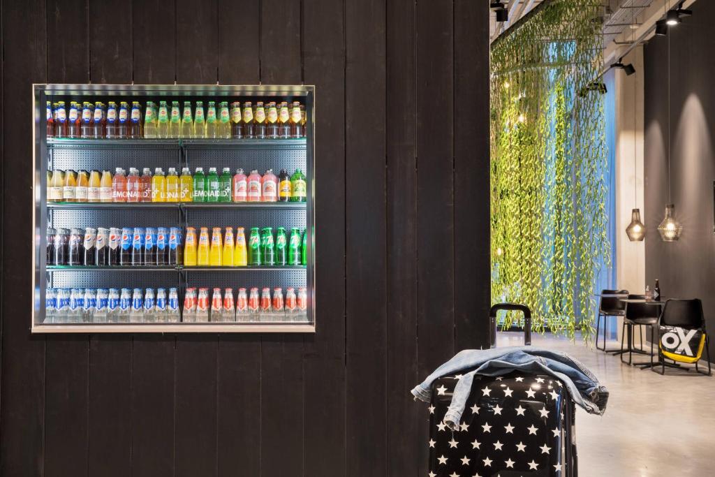 Moxy Amsterdam Houthavens - Resim 41