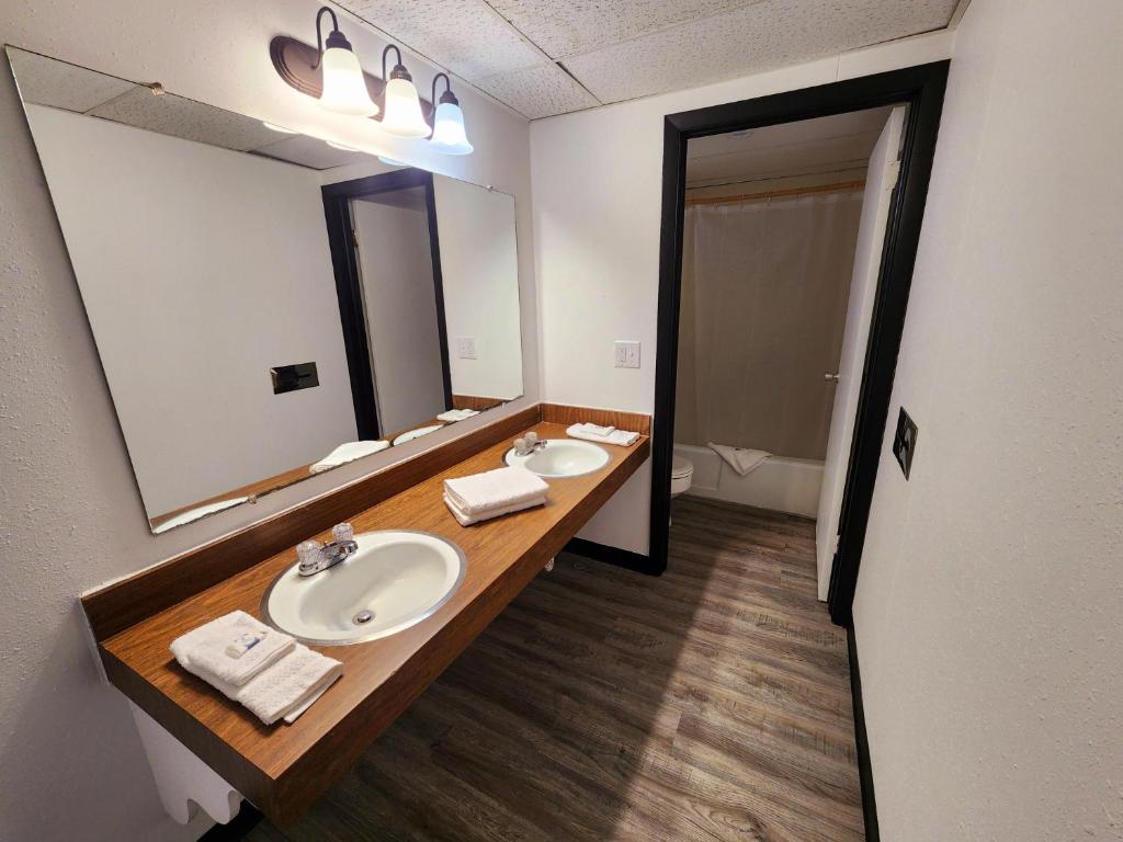 The Hastings Inn Salina - Sala Matrimoniali Con Due Letti Queen