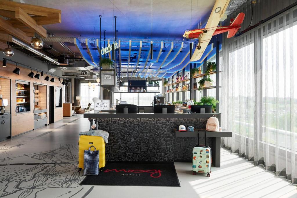 Moxy Cologne Bonn Airport - Resim 3