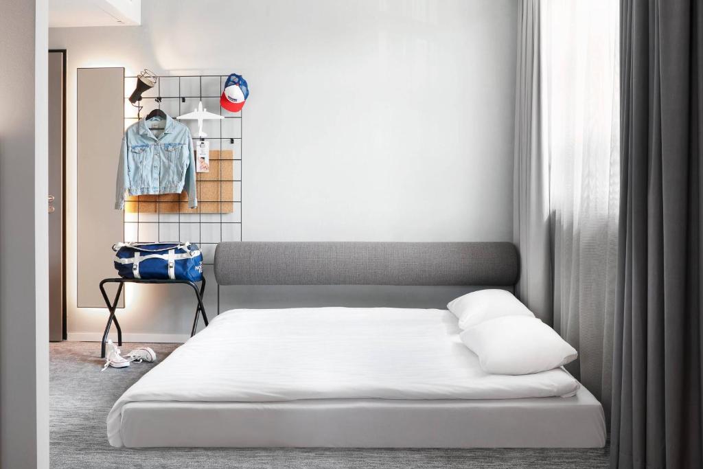 Moxy Cologne Bonn Airport - Resim 12