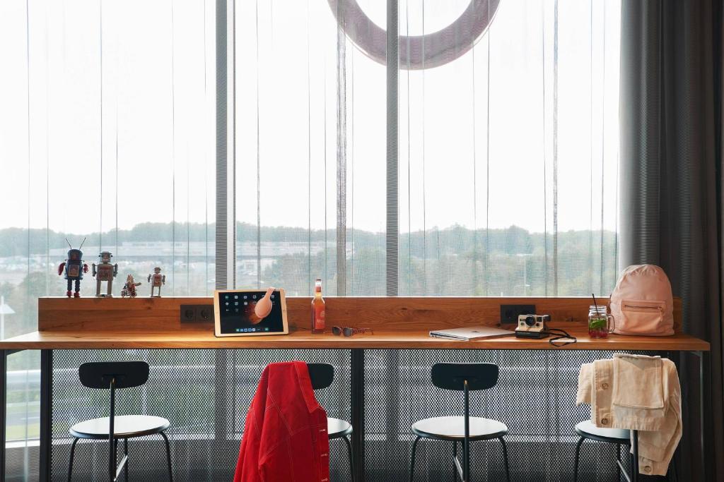 Moxy Cologne Bonn Airport - Resim 30