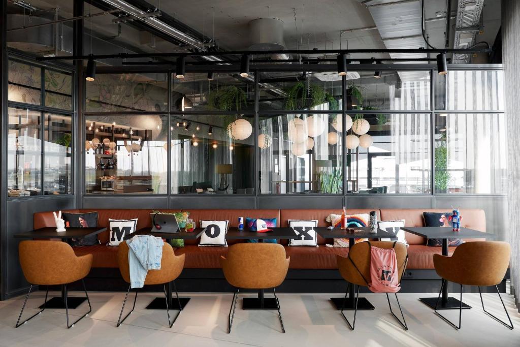 Moxy Cologne Bonn Airport - Resim 27