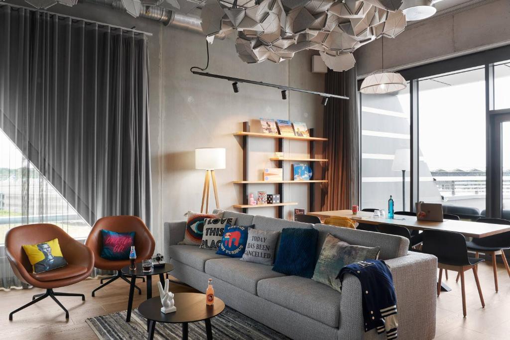 Moxy Cologne Bonn Airport - Resim 42