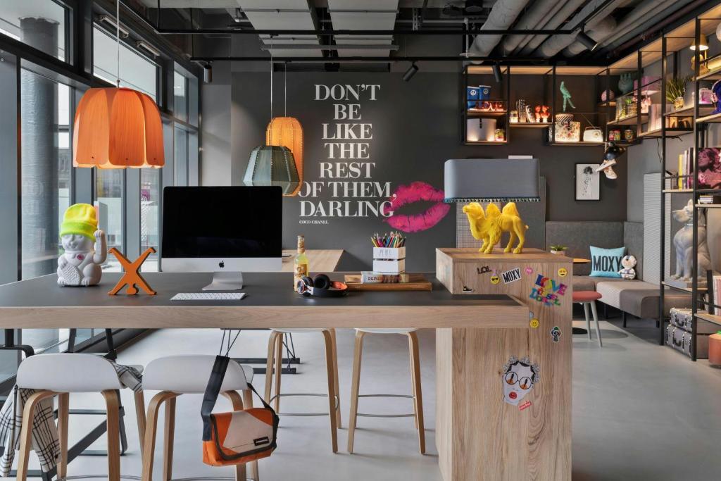 Moxy Duesseldorf City - Resim 45