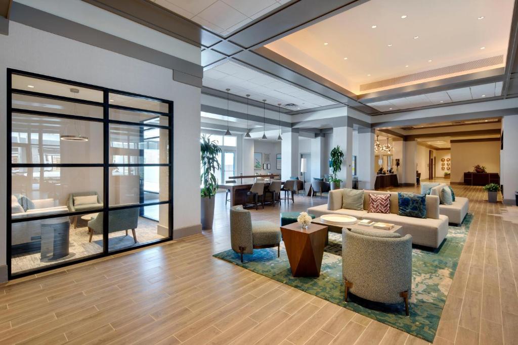 Posezení v ubytování Sheraton Suites Fort Lauderdale West