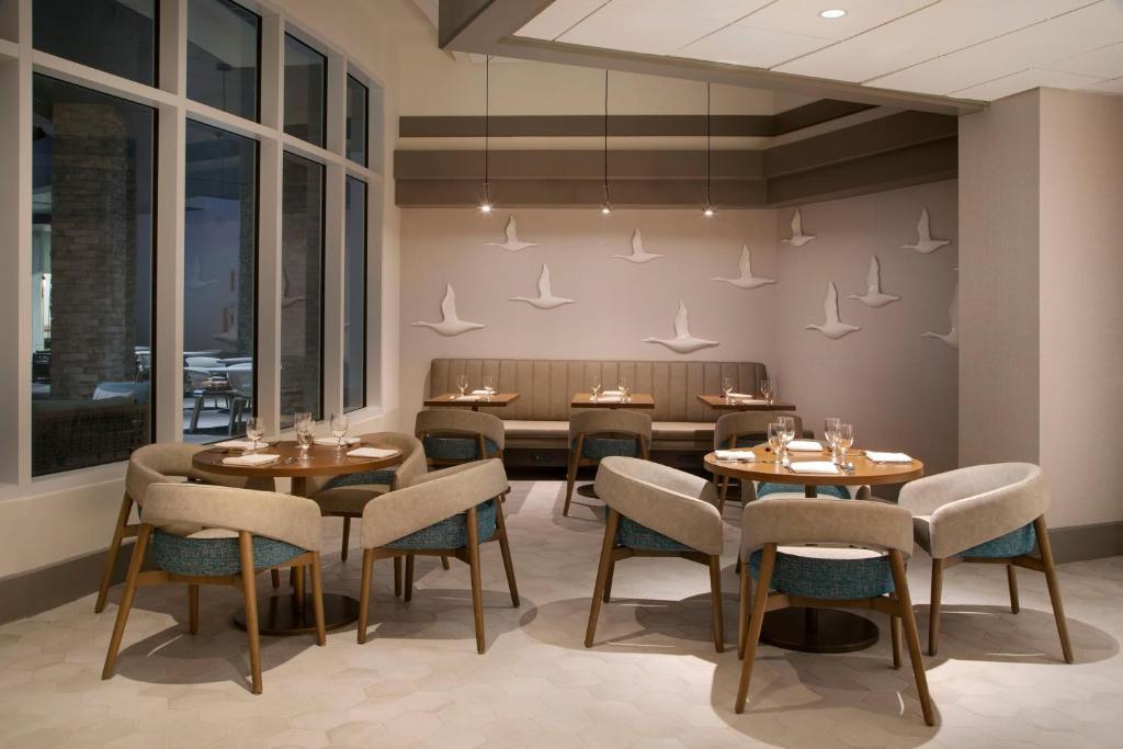 Posezení v ubytování Sheraton Suites Fort Lauderdale West