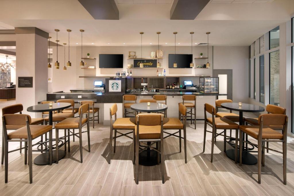Posezení v ubytování Sheraton Suites Fort Lauderdale West