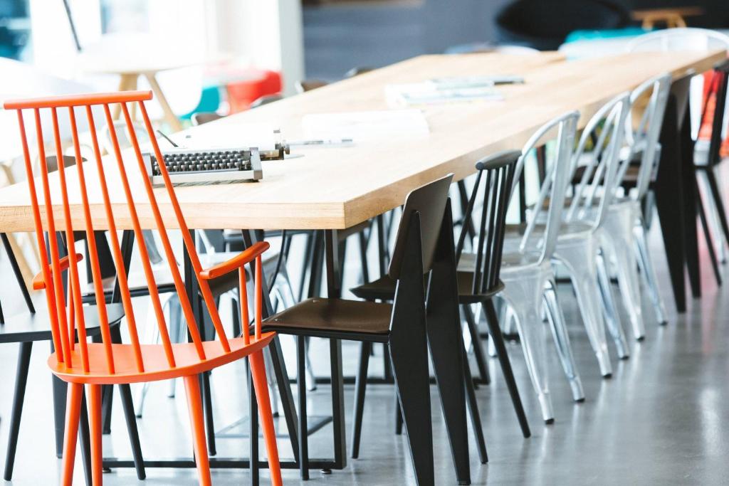A restaurant or other place to eat at Moxy Milan Malpensa Airport
