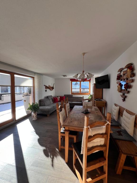Posedenie v ubytovaní Apartment Sunshine Bruck am Ziller