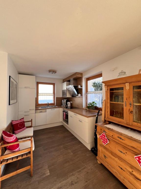 Kuchyňa alebo kuchynka v ubytovaní Apartment Sunshine Bruck am Ziller