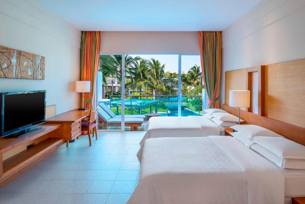Postel nebo postele na pokoji v ubytování Sheraton Hua Hin Resort & Spa